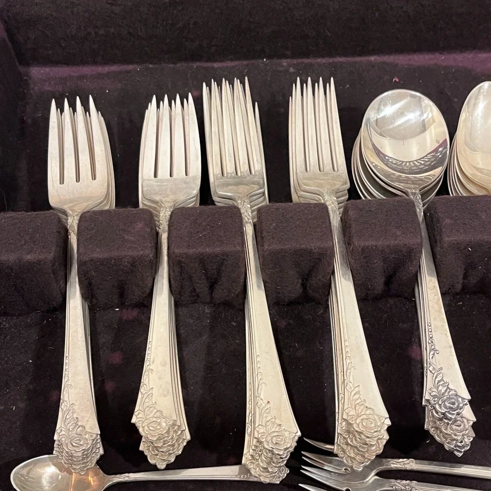 Damask Rose by Oneida Sterling Silver Flatware Set For 12 Service 96 pieces, Box